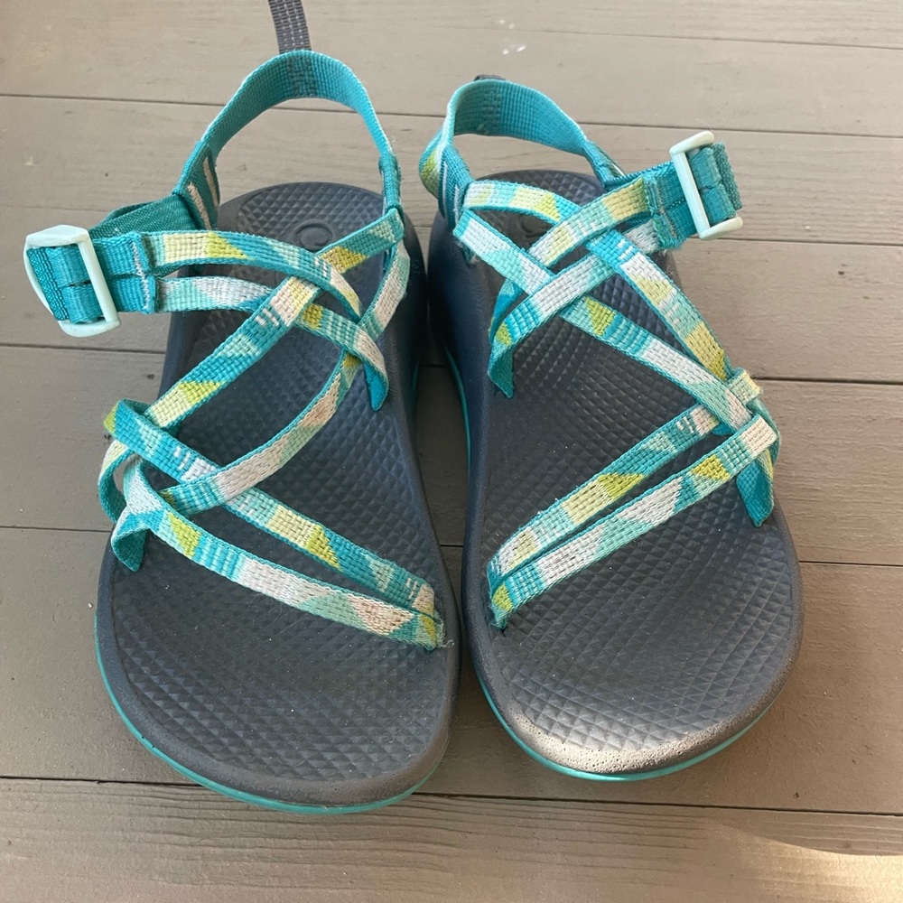 Girls chacos like new size 4
